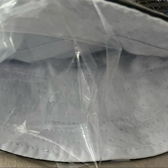 Alice and Olivia Reversible Bucket Hat - NWT - Picture 5 of 5